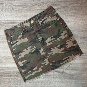 Forever 21 camo print mini skirt